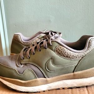 NIKE AIR SAFARI- OLIVE, DESERT & SAIL